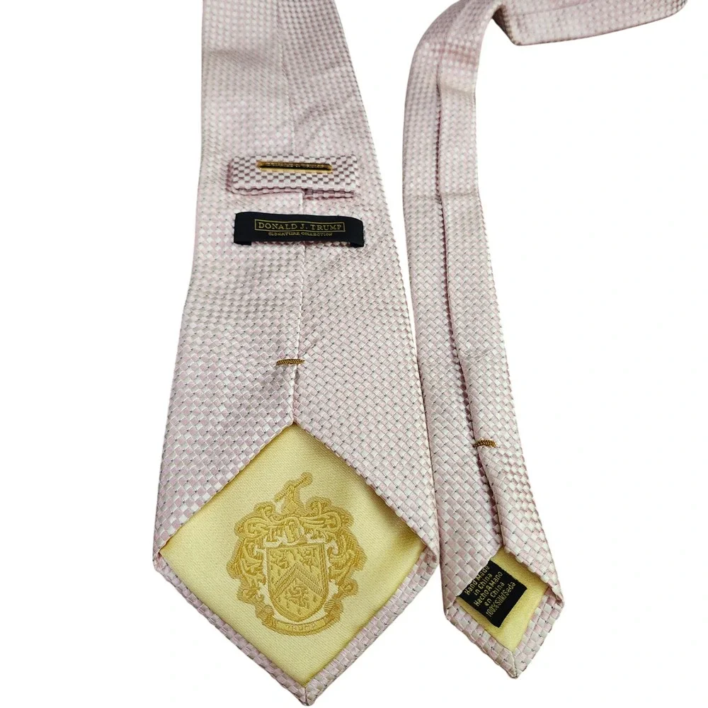 Donald J Trump Signature Collection Pink White Geometric 100% Silk Necktie Tie